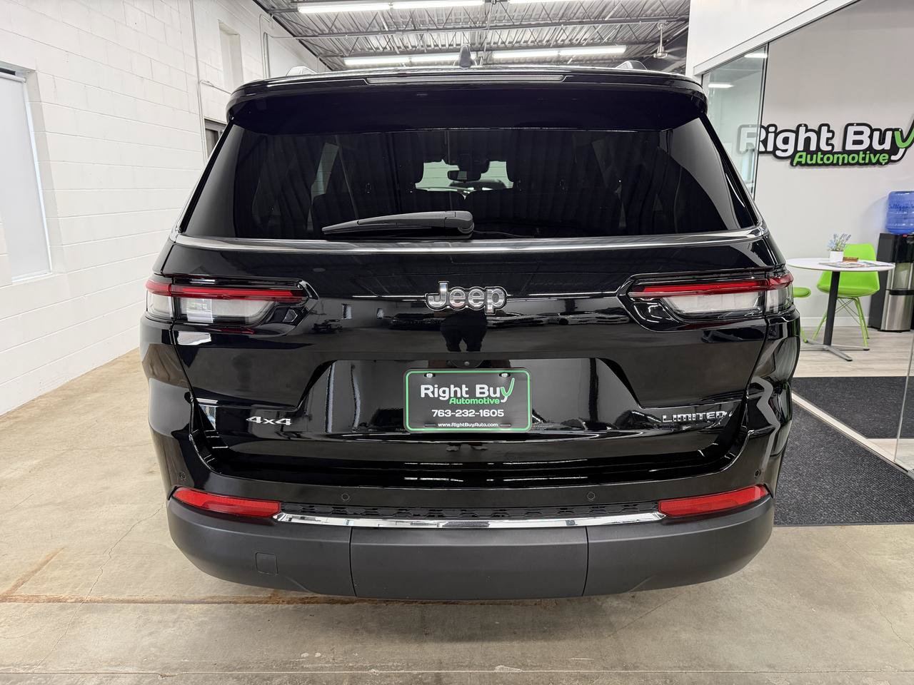 Used 2023 Jeep Grand Cherokee L Limited AWD/4WD image 5