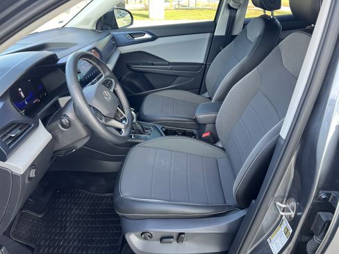 Certified 2022 Volkswagen Taos SE w/ Panoramic Sunroof Package image 16