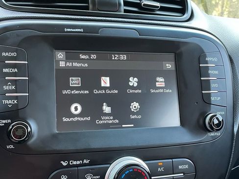 Used 2019 Kia Soul + image 10