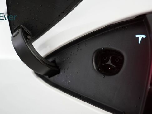 Used 2022 Tesla Model S Plaid image 10