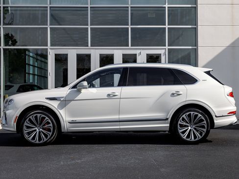 Used 2023 Bentley Bentayga Extended Wheelbase image 11