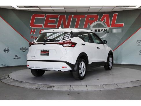 New 2025 Nissan Kicks Play S image 5