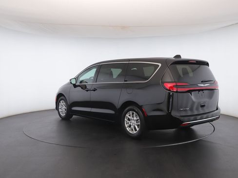 New 2026 Chrysler Pacifica Select FWD image 22