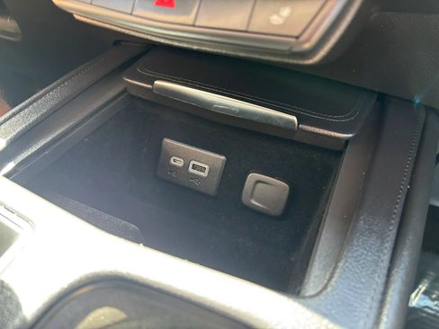 Used 2022 Cadillac XT4 Luxury w/ Cold Weather Package FWD image 40