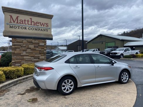 Used 2025 Toyota Corolla LE image 5