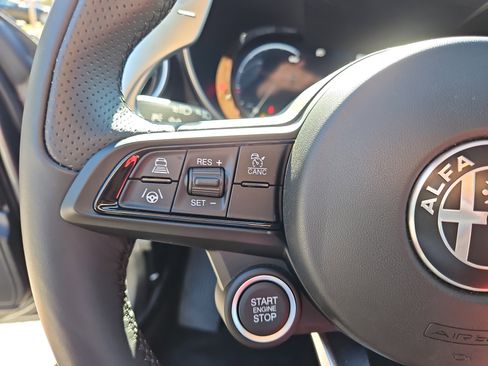 Used 2024 Alfa Romeo Giulia Veloce image 15