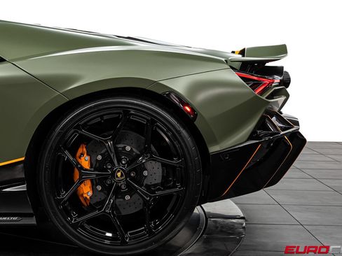 Used 2025 Lamborghini Revuelto AWD/4WD image 21