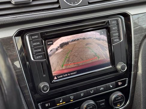 Used 2017 Volkswagen Passat 1.8T SE image 24