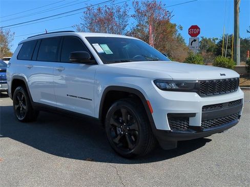 Used 2022 Jeep Grand Cherokee L Laredo image 3