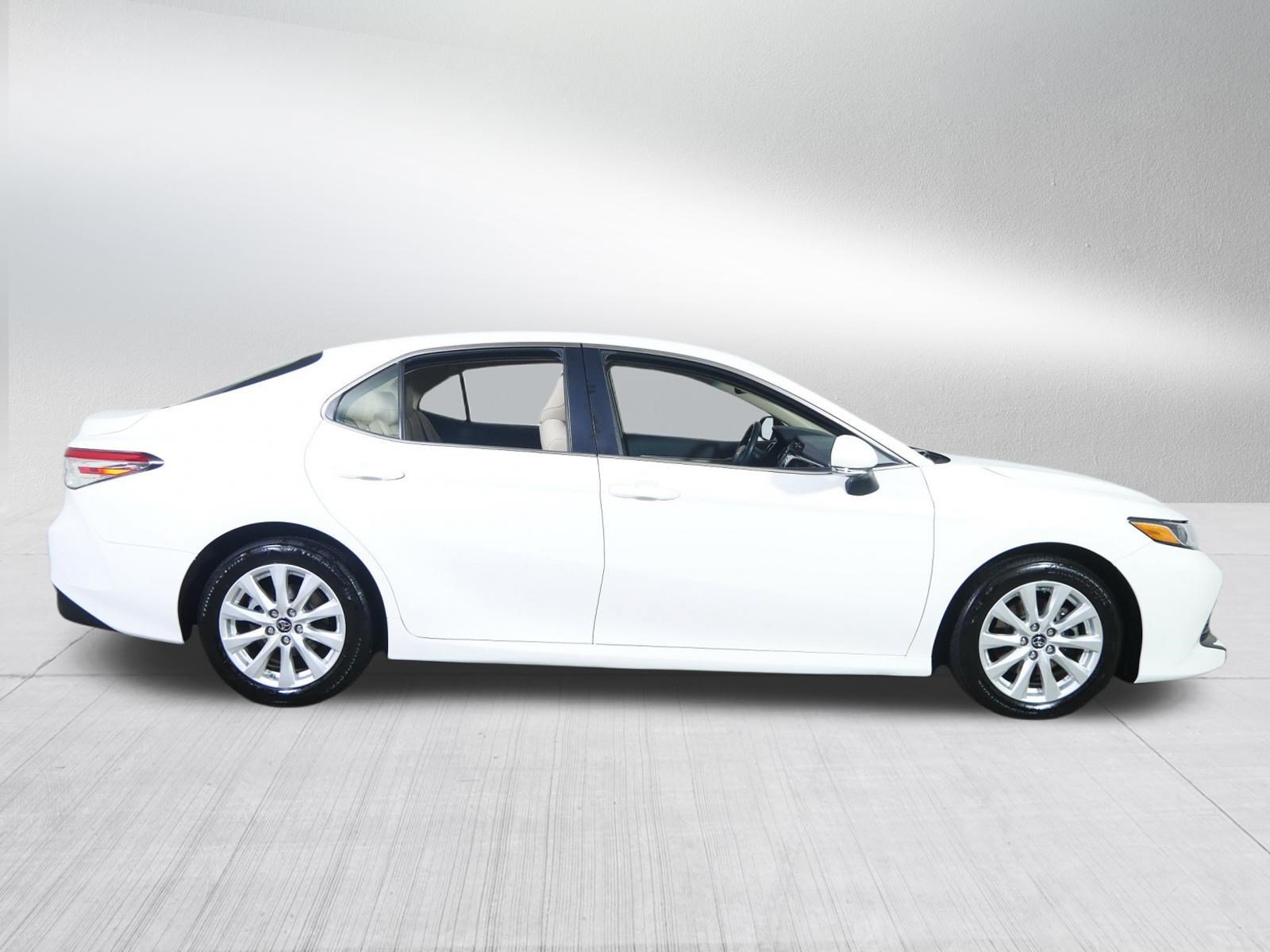 Used 2018 Toyota Camry LE w/ Convenience Package FWD image 8
