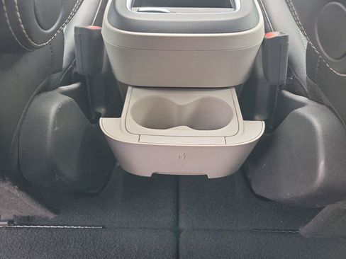 Used 2024 Chrysler Pacifica Touring-L FWD image 11