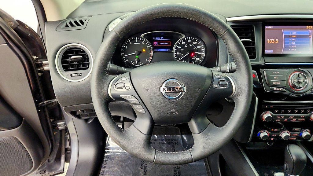 Used 2016 Nissan Pathfinder SV AWD/4WD image 12