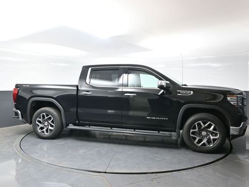Used 2022 GMC Sierra 1500 SLT w/ SLT Convenience Package AWD/4WD image 4