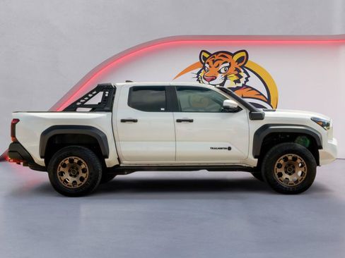 Used 2025 Toyota Tacoma 4x4 Double Cab Hybrid w/ Tow Tech Package image 4