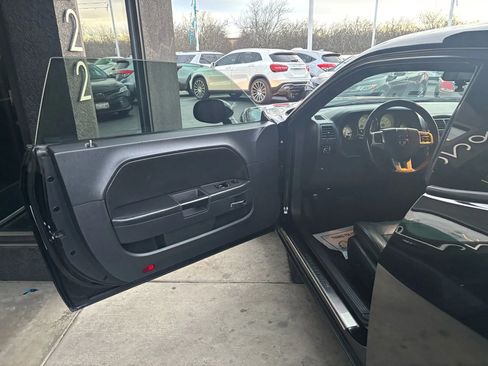 Used 2013 Dodge Challenger SXT image 8