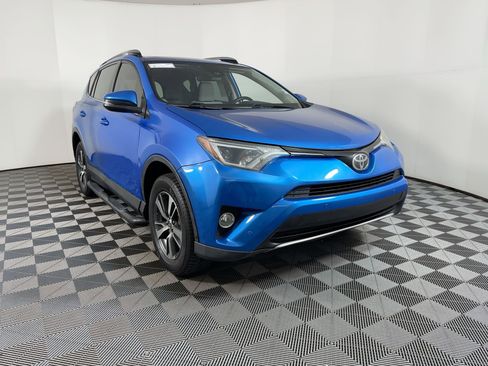Used 2017 Toyota RAV4 XLE image 7