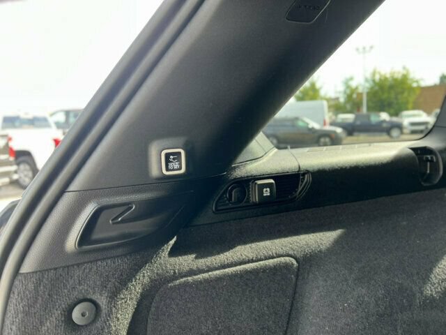 Used 2023 Jeep Grand Cherokee Overland AWD/4WD image 10