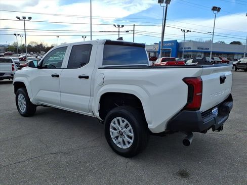 Used 2026 Toyota Tacoma SR image 6