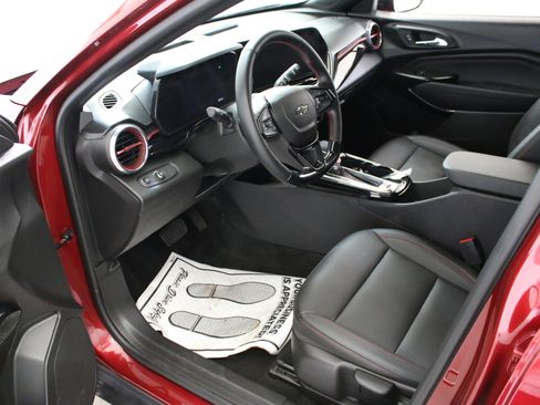 Used 2024 Chevrolet Trax RS w/ Sunroof Package FWD image 22