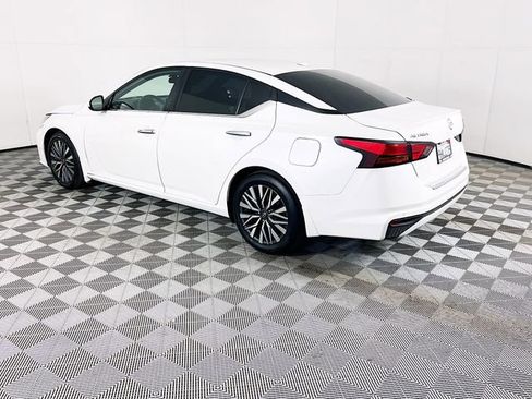 Used 2023 Nissan Altima 2.5 SV image 5