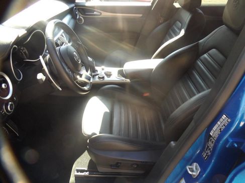 Used 2022 Alfa Romeo Stelvio Veloce image 17