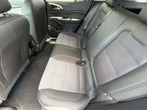 Used 2025 Chevrolet Trax LT FWD image 25