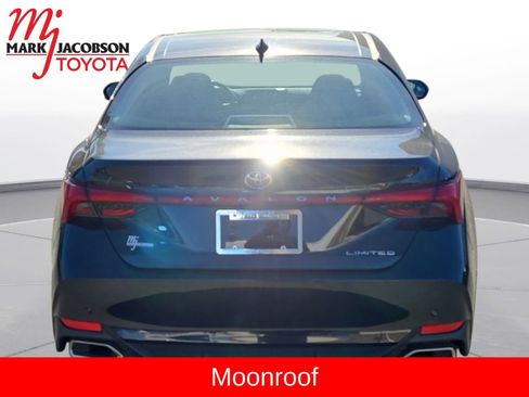 Used 2021 Toyota Avalon Limited image 10