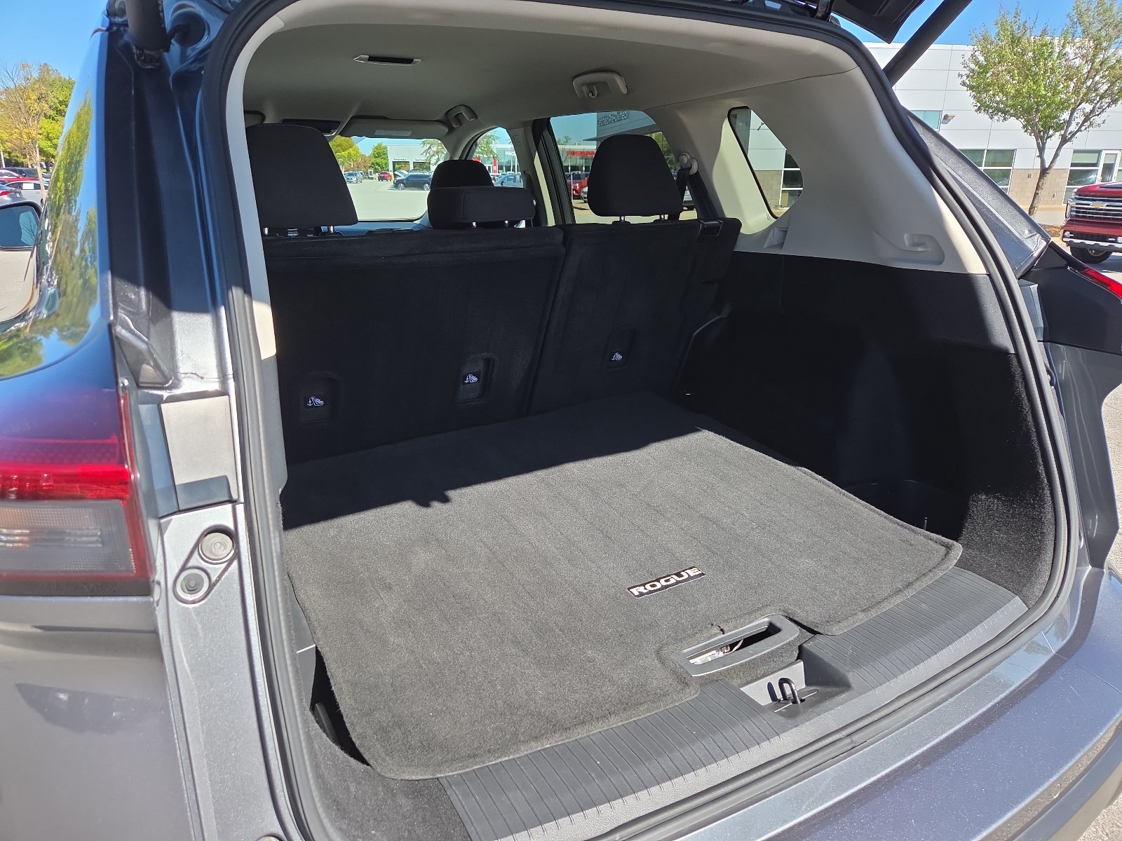 Used 2024 Nissan Rogue SV AWD/4WD image 9