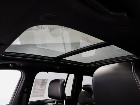 Used 2022 Jeep Grand Cherokee Overland w/ Luxury Tech Group IV image 25