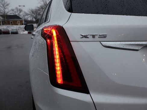 Used 2021 Cadillac XT5 Premium Luxury image 35