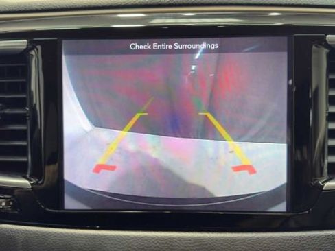 Used 2019 Chrysler Pacifica Touring-L Plus w/ Tire & Wheel Group FWD image 31