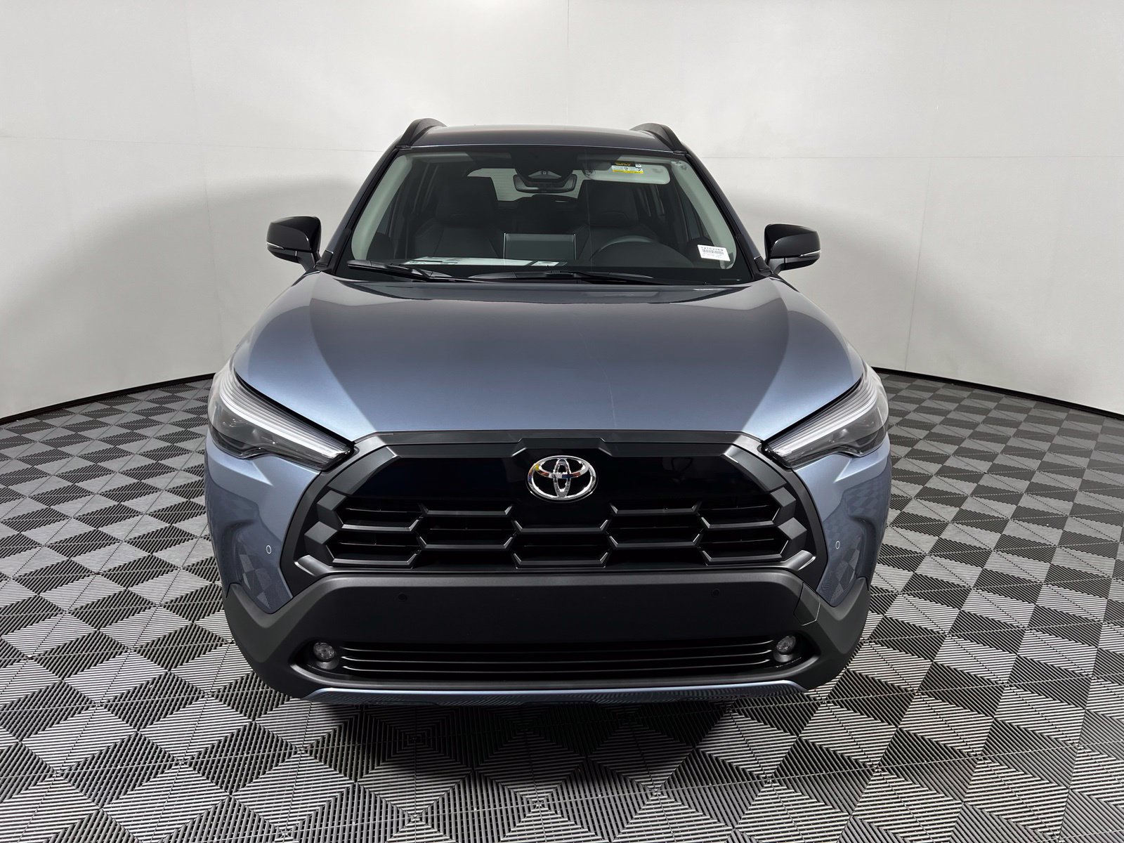 Used 2026 Toyota Corolla Cross XLE AWD/4WD image 2