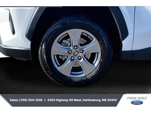 Used 2024 Toyota RAV4 XLE FWD image 8