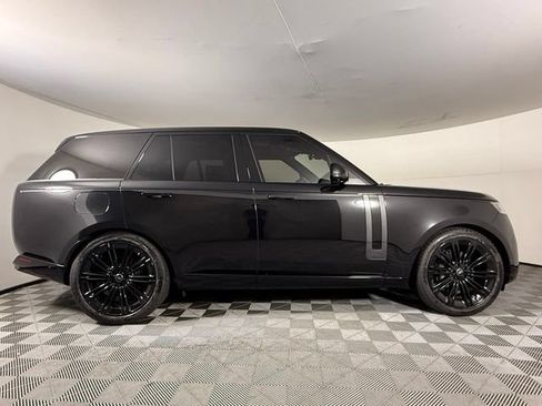 Used 2025 Land Rover Range Rover SE AWD/4WD image 9