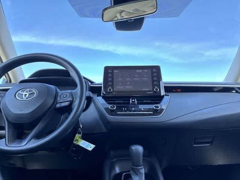 Used 2021 Toyota Corolla LE image 28