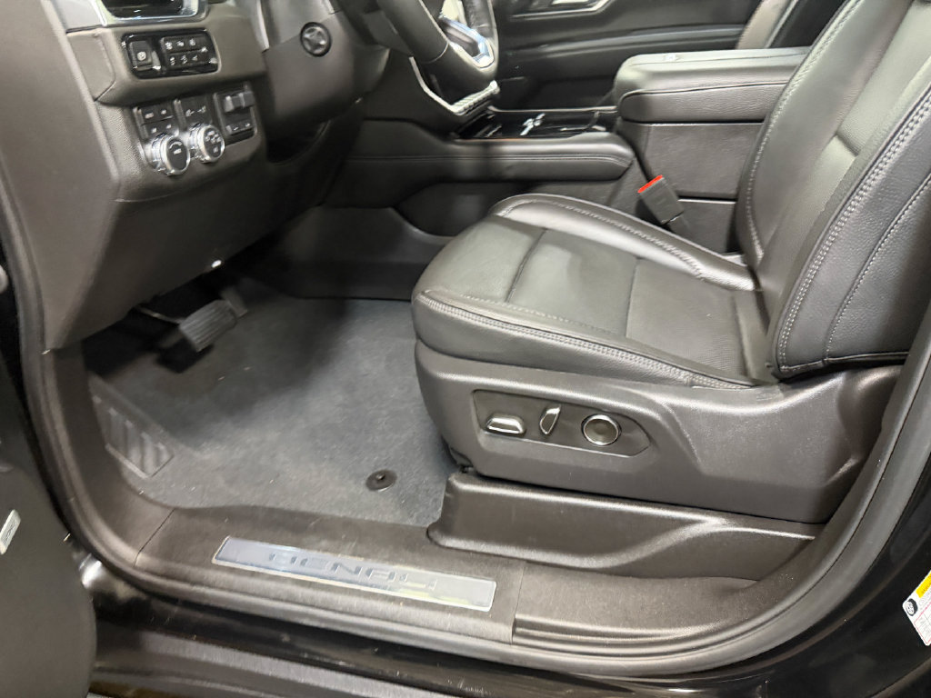 Used 2025 GMC Yukon Denali w/ Denali Reserve Package AWD/4WD image 57