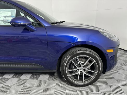 Certified 2025 Porsche Macan image 12