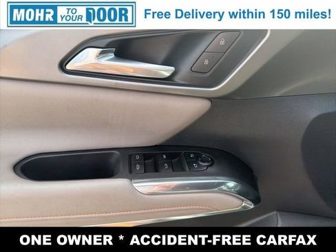 Used 2025 Chevrolet Traverse LT image 11