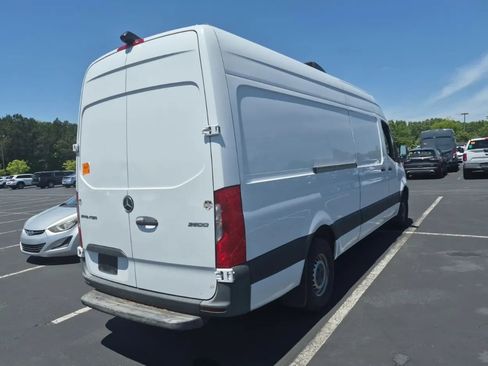 Used 2021 Mercedes-Benz Sprinter 2500 image 4