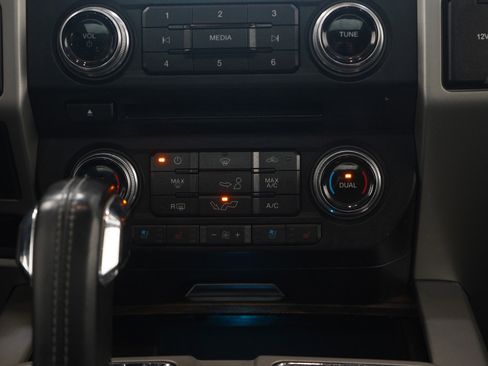 Used 2018 Ford F150 Lariat w/ Equipment Group 502A Luxury image 19