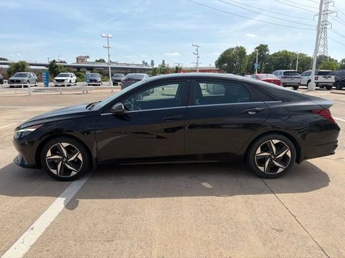 Used 2023 Hyundai Elantra Limited FWD image 3