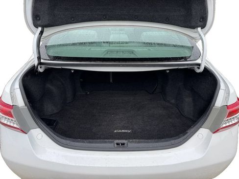 Used 2010 Toyota Camry LE FWD image 19