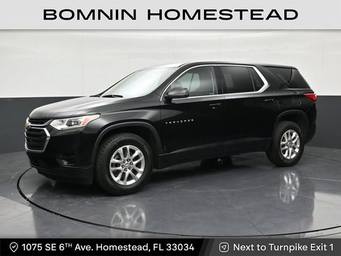 Used 2021 Chevrolet Traverse LS FWD image 1