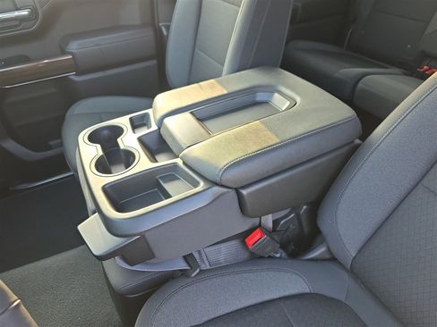 Used 2022 Chevrolet Silverado 1500 LT AWD/4WD image 19