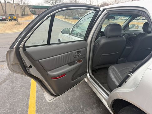 Used 2005 Buick Century Custom image 13