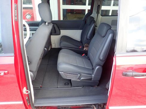 Used 2009 Dodge Grand Caravan SXT w/ Entertainment Group 2 image 13