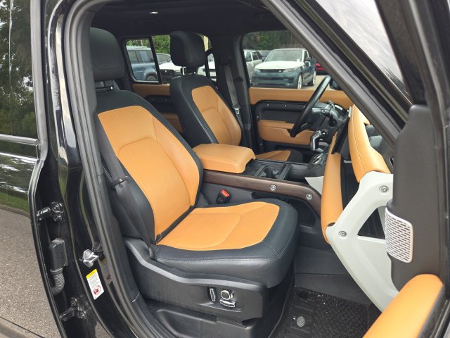 Used 2024 Land Rover Defender 130 X-Dynamic SE AWD/4WD image 13