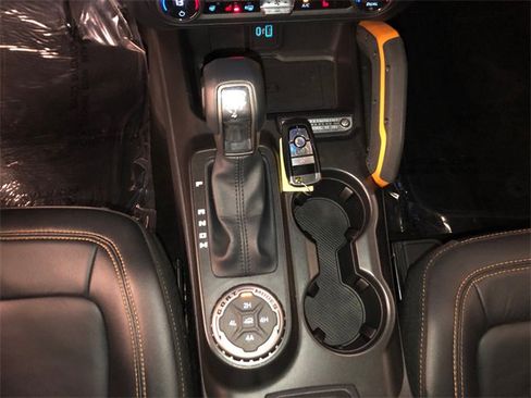 Used 2023 Ford Bronco Badlands image 23