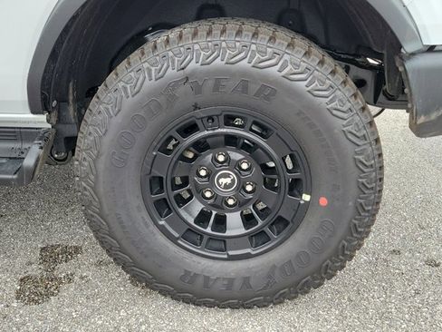 New 2026 Ford Bronco Outer Banks w/ Sasquatch Package image 6