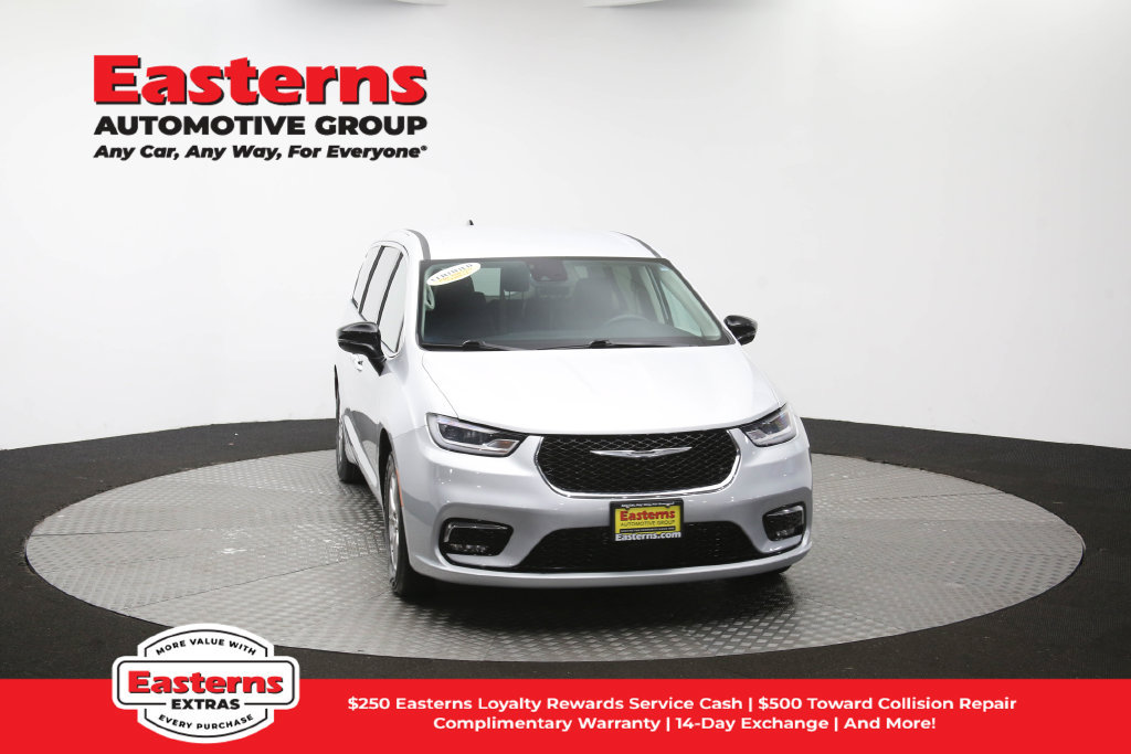 Used 2024 Chrysler Pacifica Touring-L FWD image 51